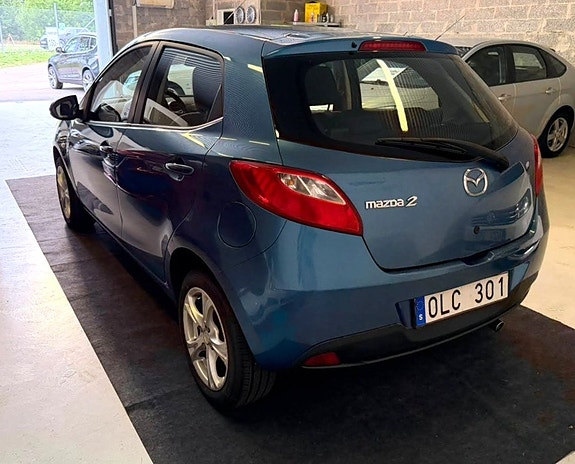 Mazda 2 4 of 19