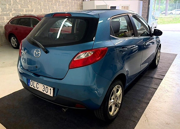 Mazda 2 5 of 19