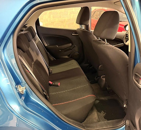 Mazda 2 16 of 19