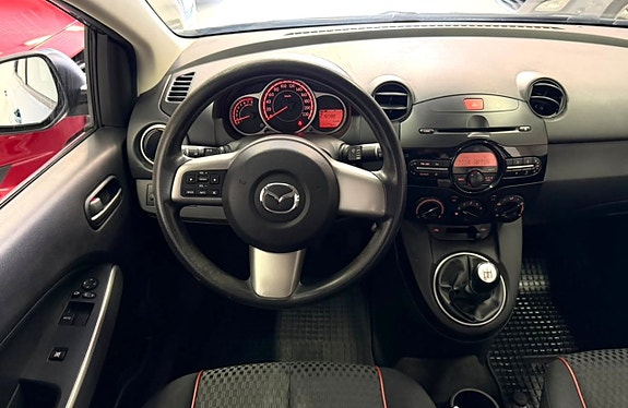Mazda 2 13 of 19