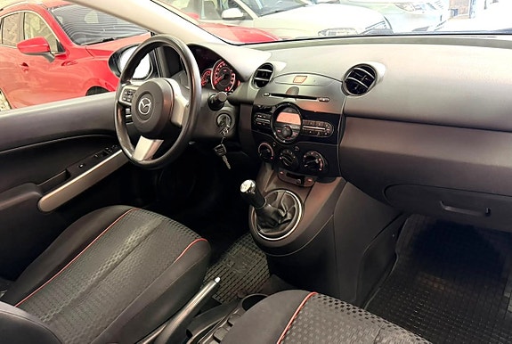 Mazda 2 11 of 19