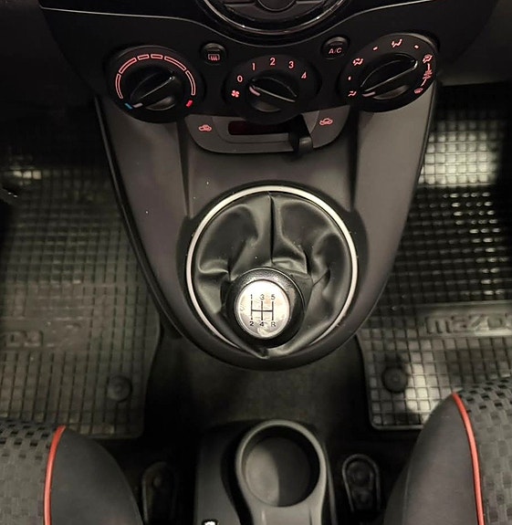 Mazda 2 19 of 19
