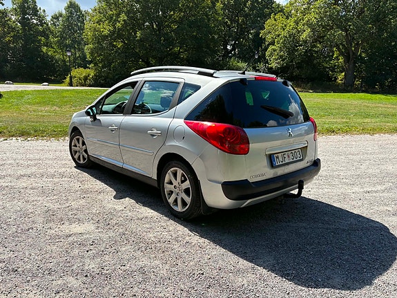 Peugeot 207 SW 2 of 3