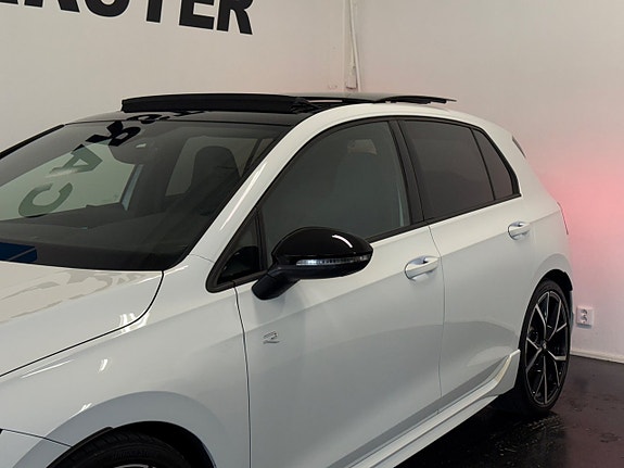 Volkswagen Golf VIII 2 of 29