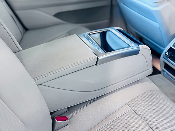 BMW 740d 9 of 29
