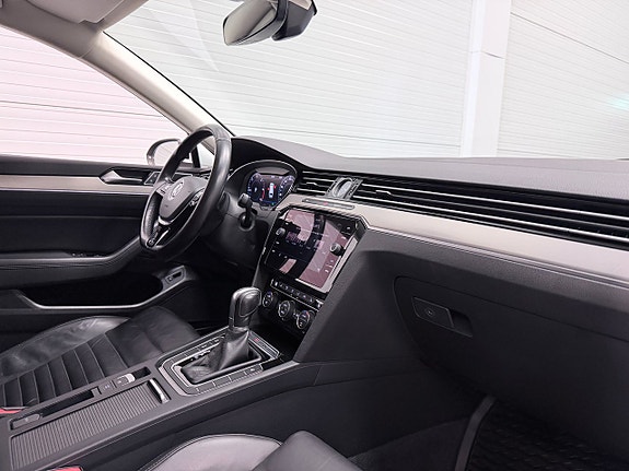 Volkswagen Passat 17 of 19