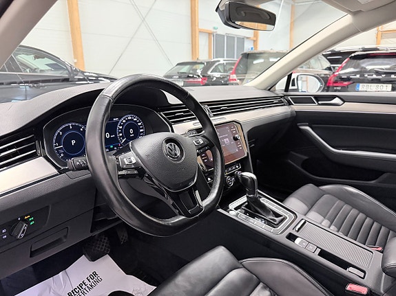 Volkswagen Passat 10 of 19