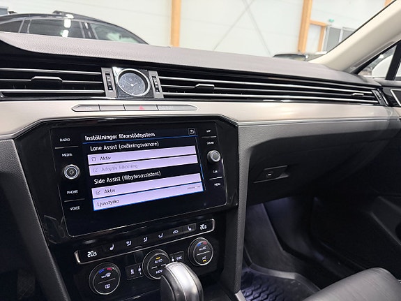 Volkswagen Passat 14 of 19