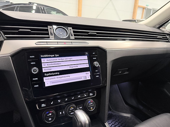 Volkswagen Passat 16 of 19