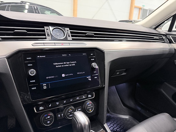 Volkswagen Passat 15 of 19