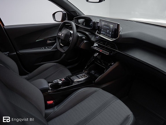 Peugeot e-2008 28 of 30