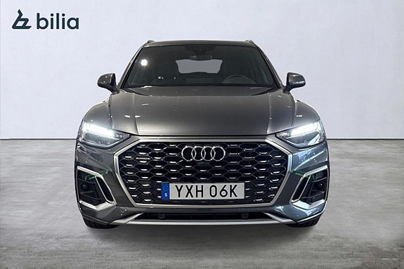 Audi Q5 2 of 27