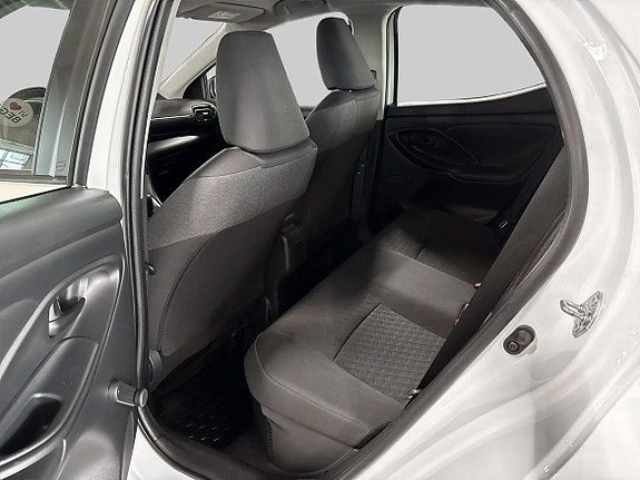 Toyota Yaris 11 of 19