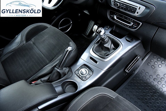 Renault Scenic XMod 11 of 16