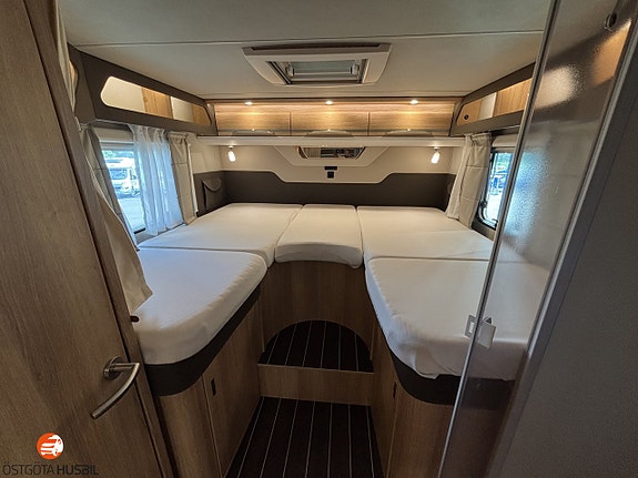 Knaus SKY 700 MEG PLATINUM // AUT // 160HK // ENKELBÄDDAR 4 of 14