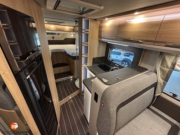 Knaus SKY 700 MEG PLATINUM // AUT // 160HK // ENKELBÄDDAR 11 of 14
