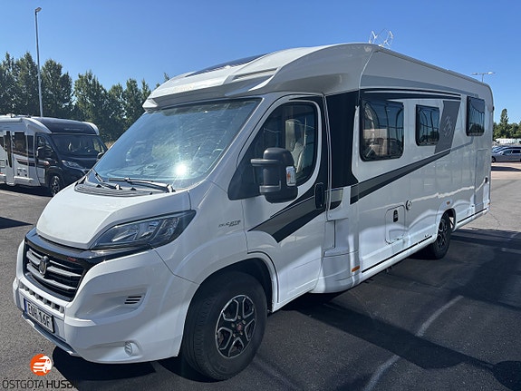 Knaus SKY 700 MEG PLATINUM // AUT // 160HK // ENKELBÄDDAR 3 of 14