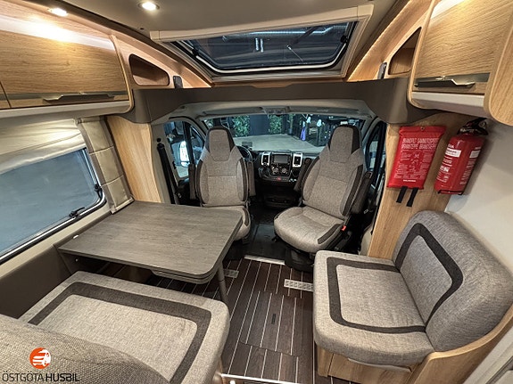 Knaus SKY 700 MEG PLATINUM // AUT // 160HK // ENKELBÄDDAR 6 of 14