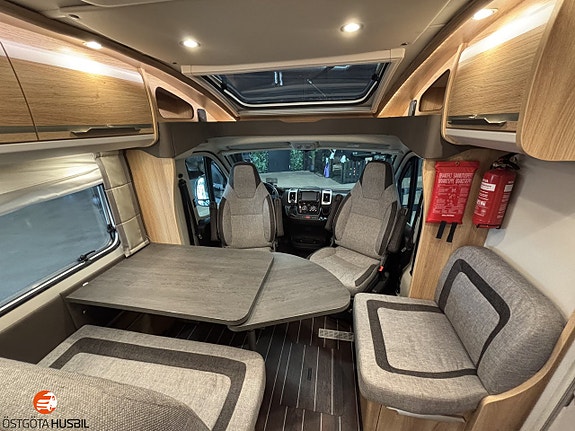 Knaus SKY 700 MEG PLATINUM // AUT // 160HK // ENKELBÄDDAR 5 of 14