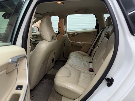 Volvo XC60 15 of 27