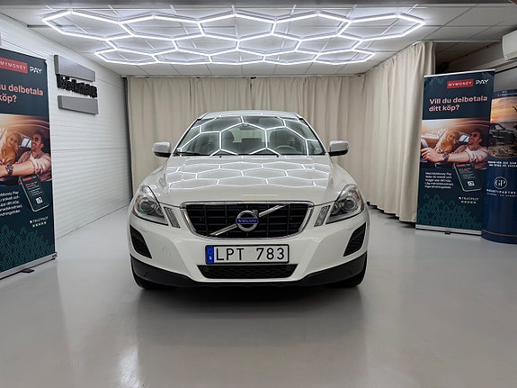 Volvo XC60 2 of 27