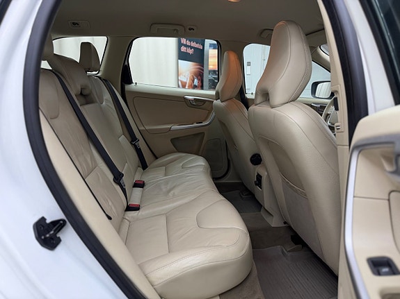 Volvo XC60 17 of 27