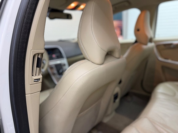 Volvo XC60 16 of 27