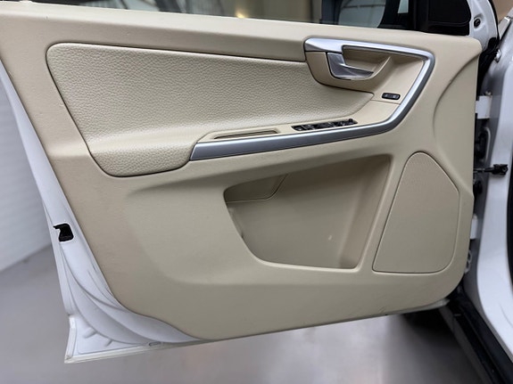 Volvo XC60 11 of 27