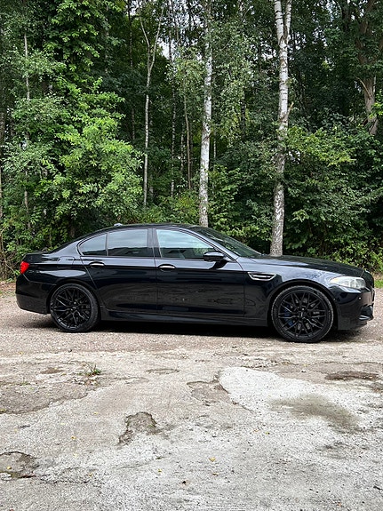 BMW M5 2 of 9