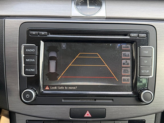 Volkswagen Passat 11 of 13