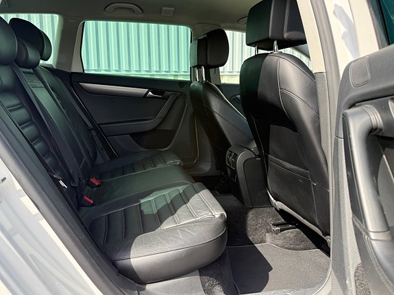 Volkswagen Passat 9 of 13