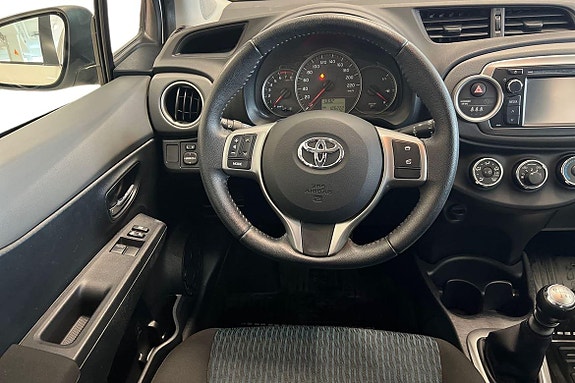 Toyota Yaris 11 of 21