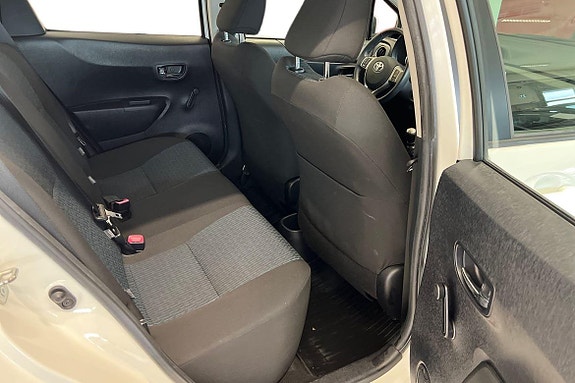 Toyota Yaris 8 of 21