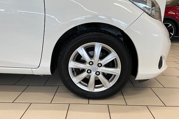 Toyota Yaris 17 of 21