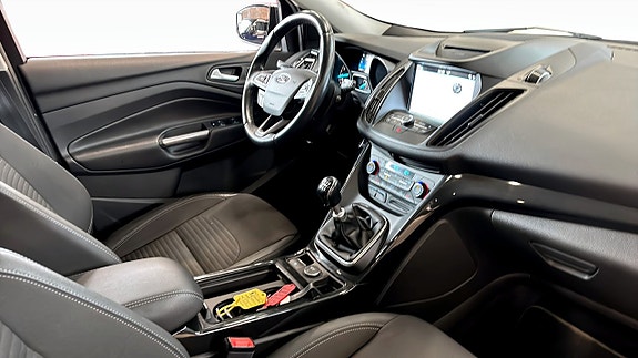 Ford Kuga 3 of 16