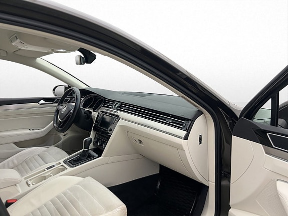 Volkswagen Passat 23 of 29