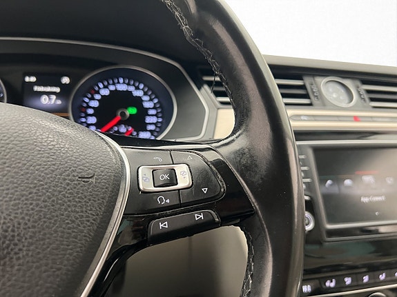 Volkswagen Passat 17 of 29