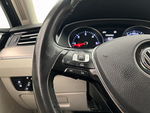 Volkswagen Passat 15 of 29