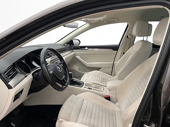 Volkswagen Passat 11 of 29