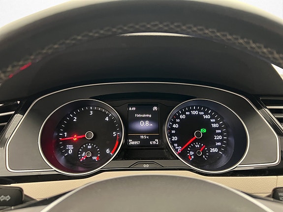 Volkswagen Passat 16 of 29