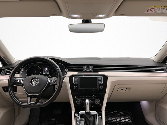 Volkswagen Passat 12 of 29