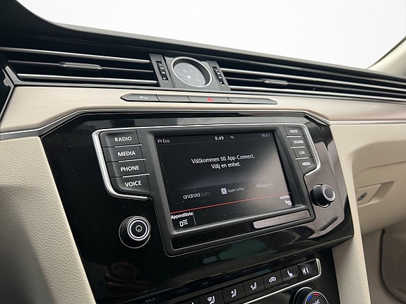 Volkswagen Passat 19 of 29