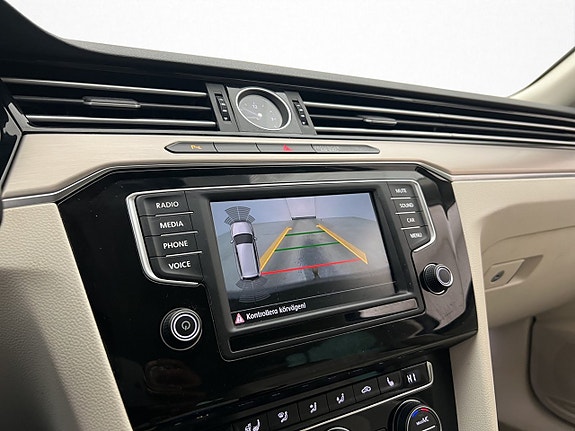 Volkswagen Passat 18 of 29