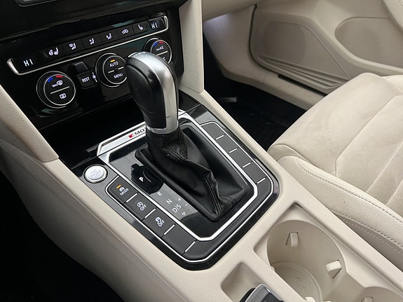 Volkswagen Passat 21 of 29