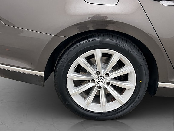 Volkswagen Passat 26 of 29