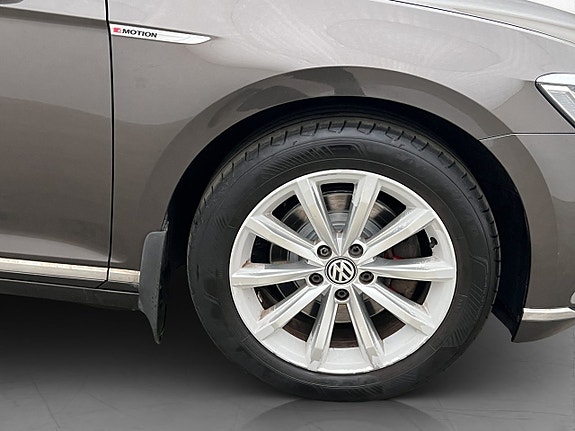 Volkswagen Passat 27 of 29