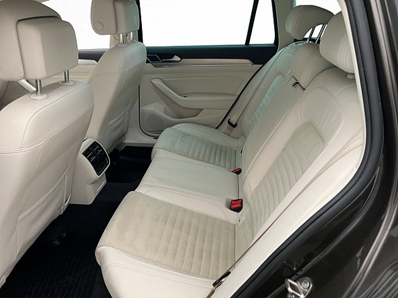 Volkswagen Passat 24 of 29