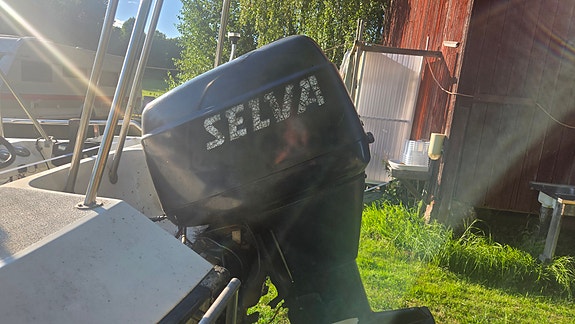 Styrpulpetbåt med 80 hk motor och Båt Trailer 80 km/h 4 of 4