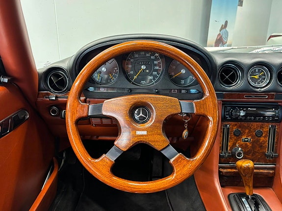 Mercedes-Benz SL350 15 of 23