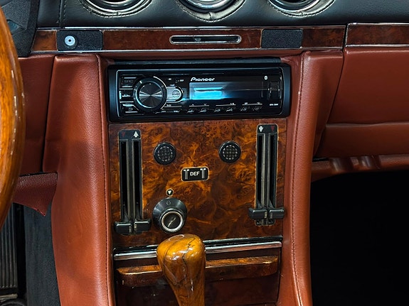 Mercedes-Benz SL350 19 of 23